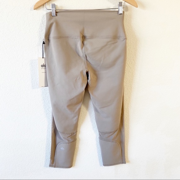 ALO NWT High Waist Coast Capri Legging - Picture 5 of 8